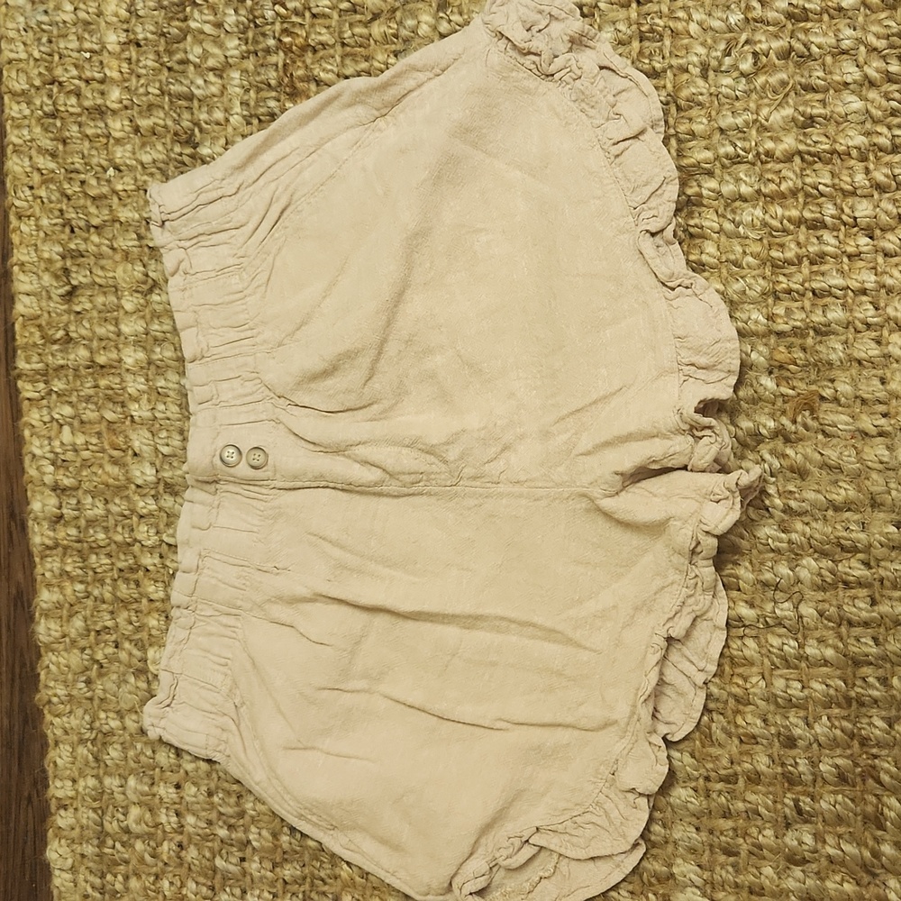 Ruffle hem linen shorts